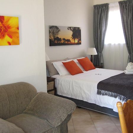 The Pecan Tree Guesthouse Сэндтон Экстерьер фото