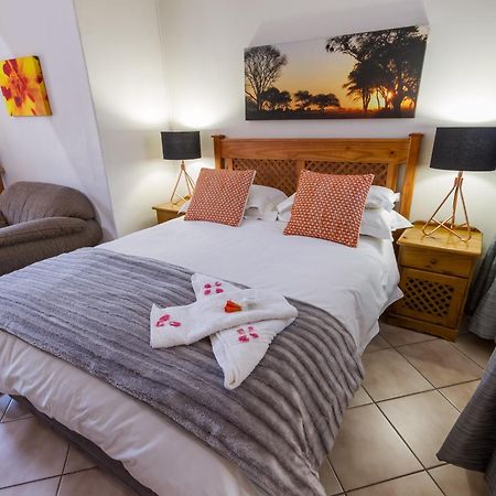 The Pecan Tree Guesthouse Сэндтон Экстерьер фото