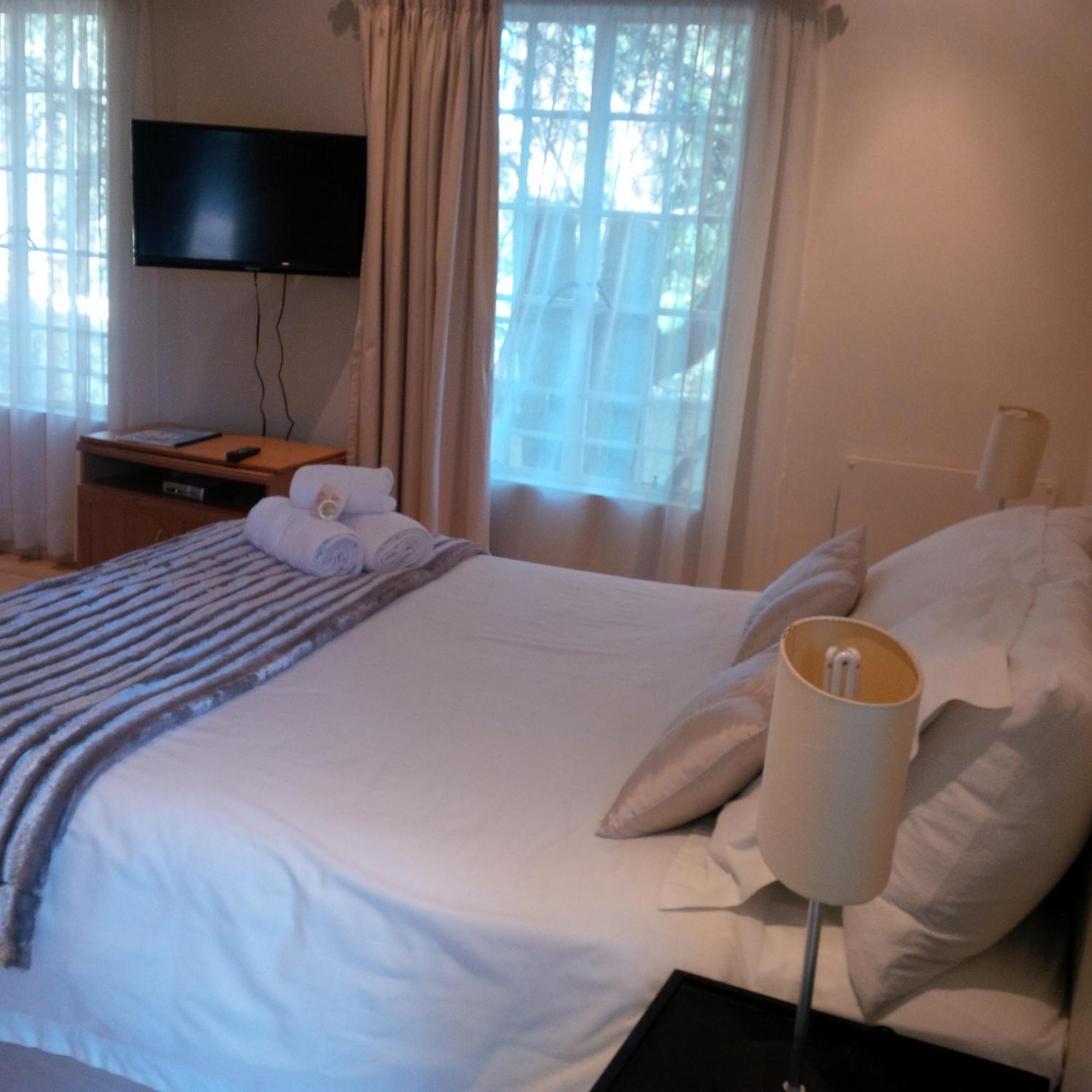 The Pecan Tree Guesthouse Сэндтон Экстерьер фото
