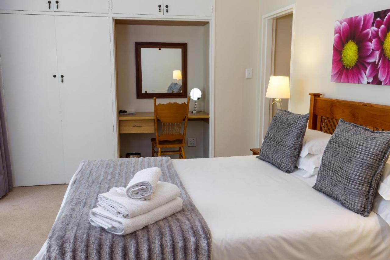The Pecan Tree Guesthouse Сэндтон Экстерьер фото