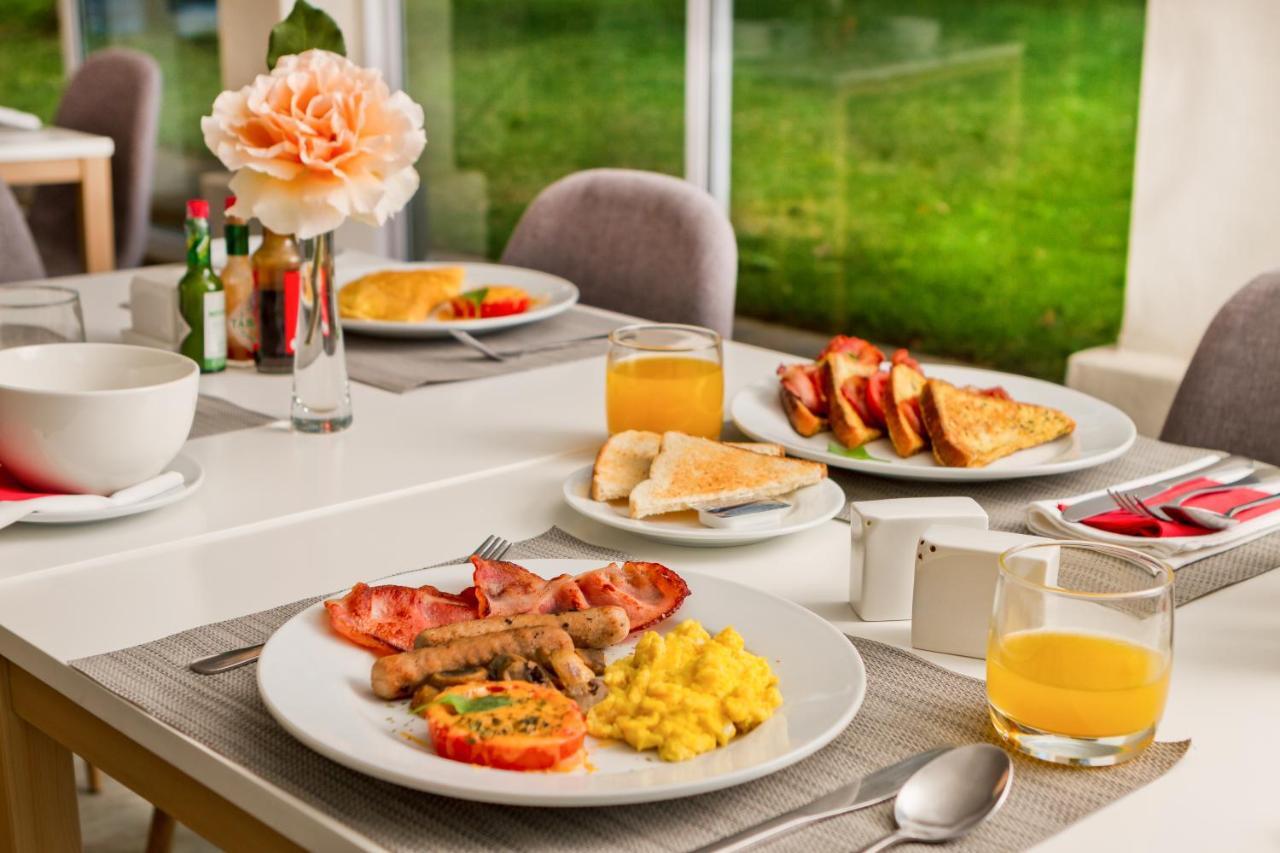 The Pecan Tree Guesthouse Сэндтон Экстерьер фото